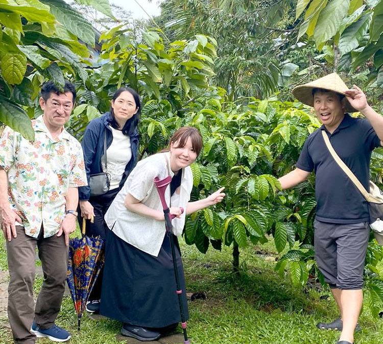 5 Aktivitas di Desa Coklat Bali, Seharian Jadi Petani Kakao